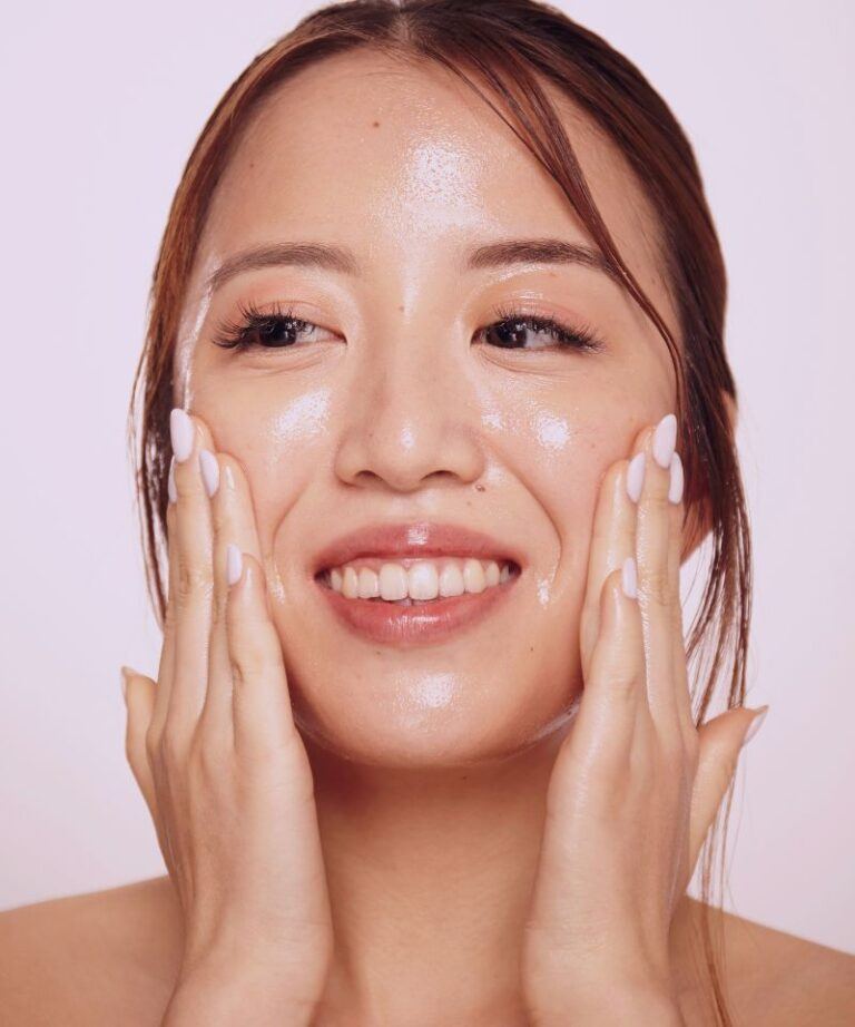 Can Makeup Cause Acne Breakouts? (The Surprising Truth)