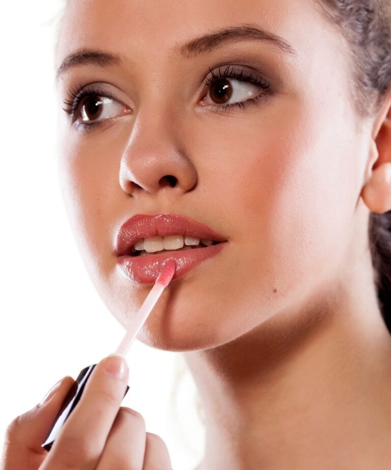 How to Deal With Accutane Lips? (+ Product