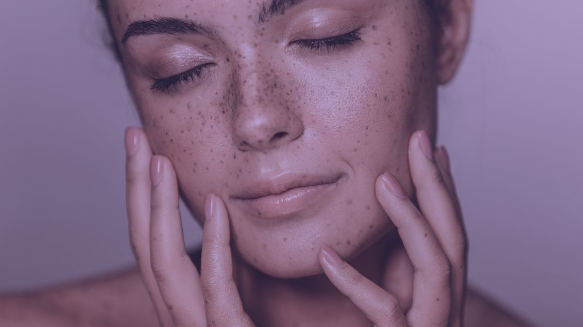 Showcasing the differences between hydrating and moisturizing, uncovering their distinct benefits and functions in skincare to help individuals understand how each contributes to a well-rounded skincare routine.