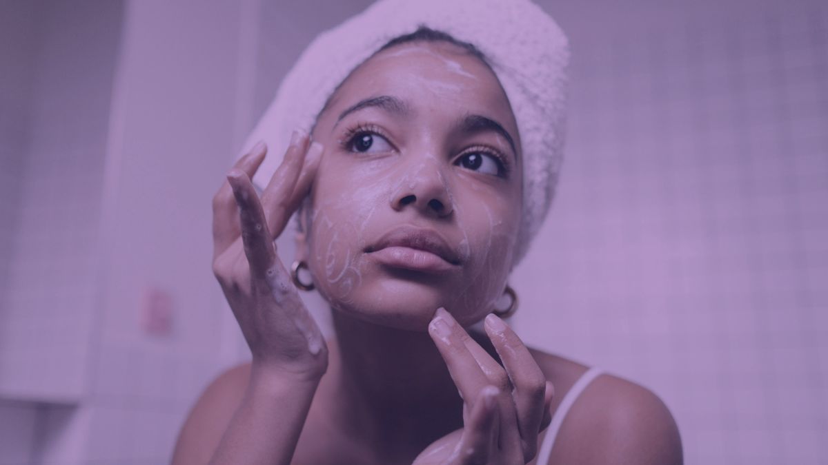 Highlighting the differences between physical and chemical exfoliants and explaining their unique exfoliating mechanisms for effective skincare routines.